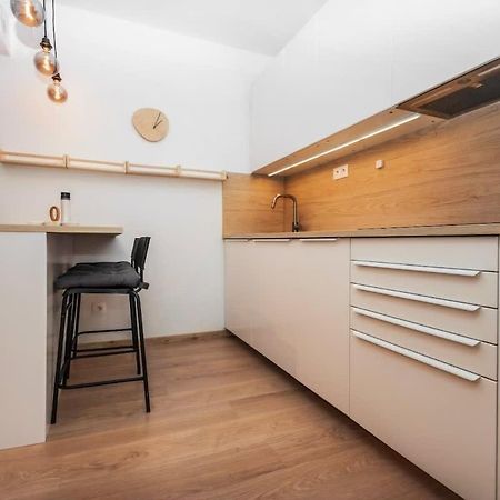 City Center Apartment - Modern & Elegant Bratislava Eksteriør bilde