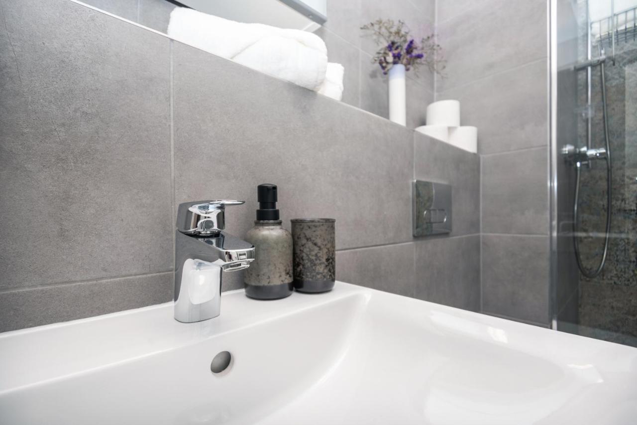 City Center Apartment - Modern & Elegant Bratislava Eksteriør bilde