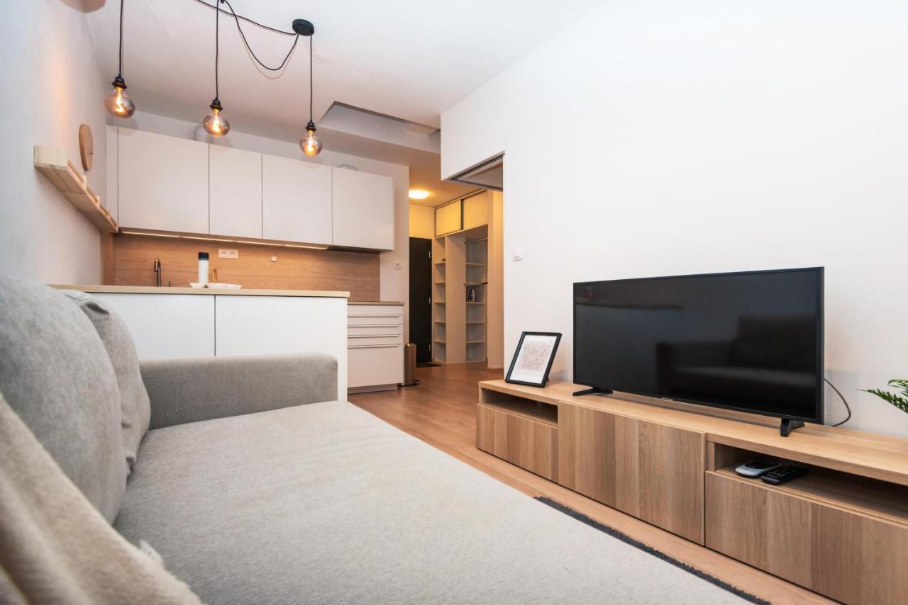 City Center Apartment - Modern & Elegant Bratislava Eksteriør bilde