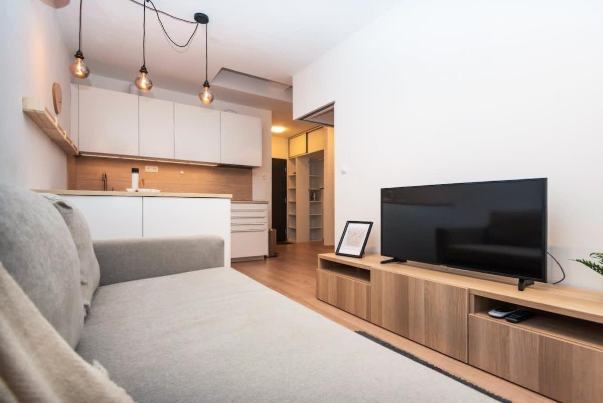 City Center Apartment - Modern & Elegant Bratislava Eksteriør bilde